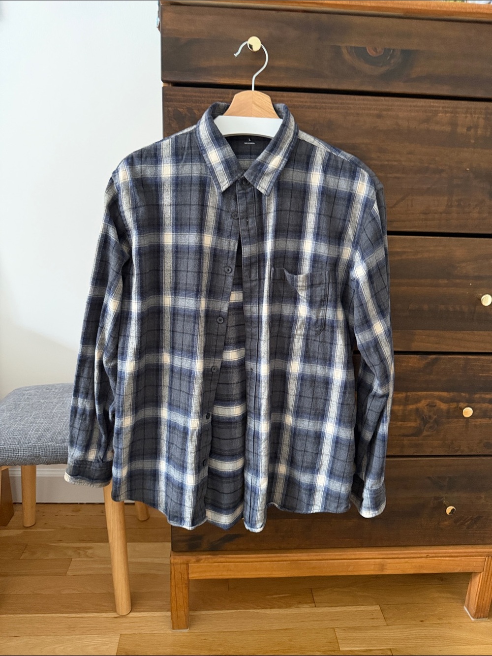 Muji Men's Plaid Button-Down Shirt in Gray and White